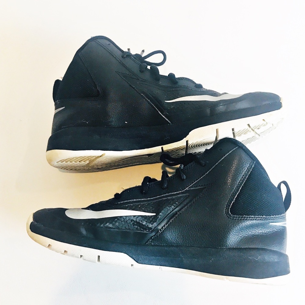 2/$20 Nike Team Hustle D 7 Kids Basketball Shoe 6.5Y - Picture 4 of 8
